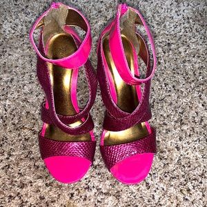 Gently worn cris cross pink heel 8.5
